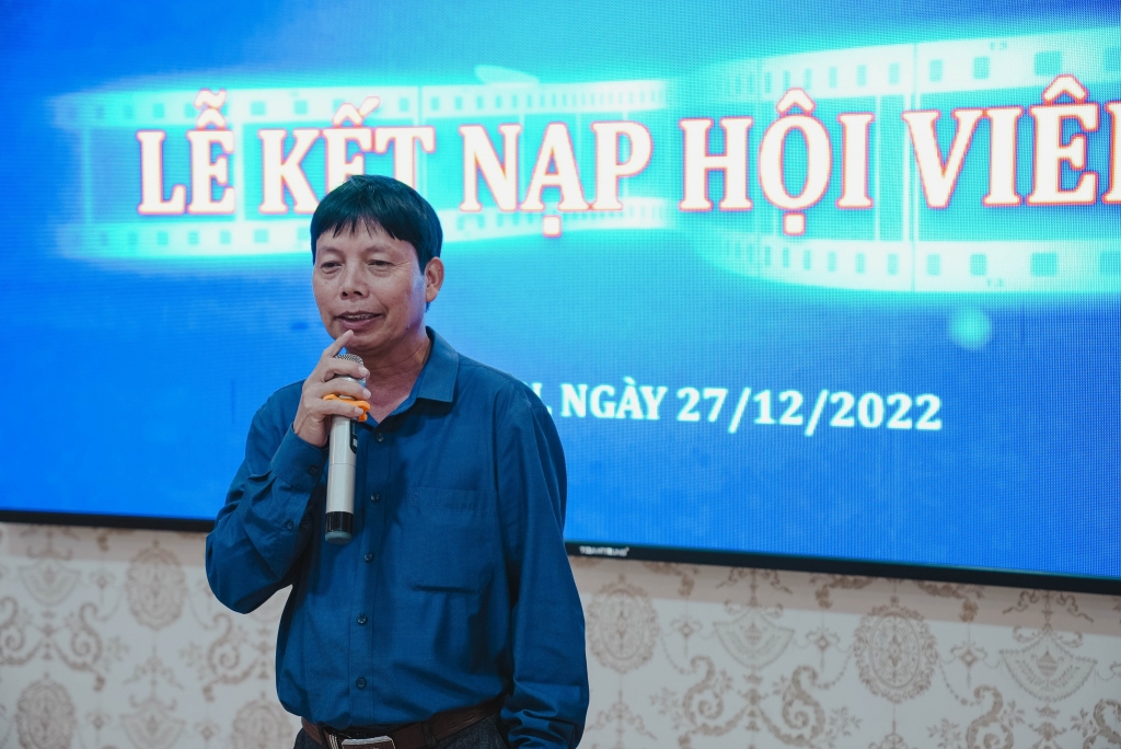 NSƯT - Đạo diễn Ngô Đăng Khoa, Giám đốc Đài PTTH Bình Thuận, Chi hội trưởng Chi hội Bình Thuận chia sẻ tại buổi lễ