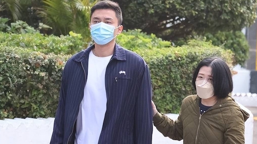 Diễn viên TVB nổi tiếng chia sẻ cuộc sống sau song sắt trong nước mắt, xấu hổ với bố mẹ