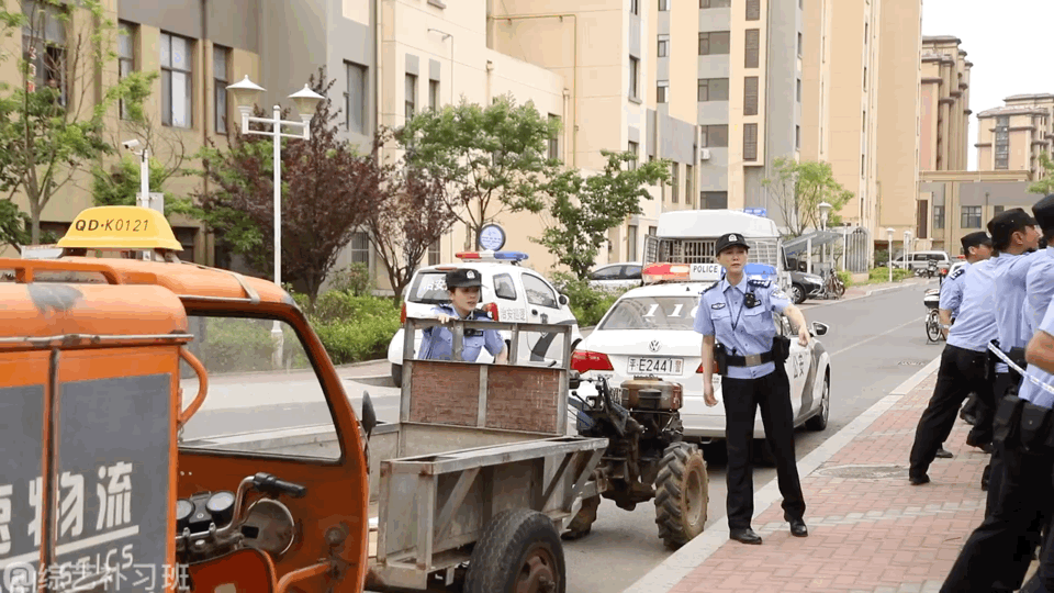 Bạch Lộc lộ tạo hình cảnh sát cực ngầu trong phim mới 'Cảnh sát vinh dự'