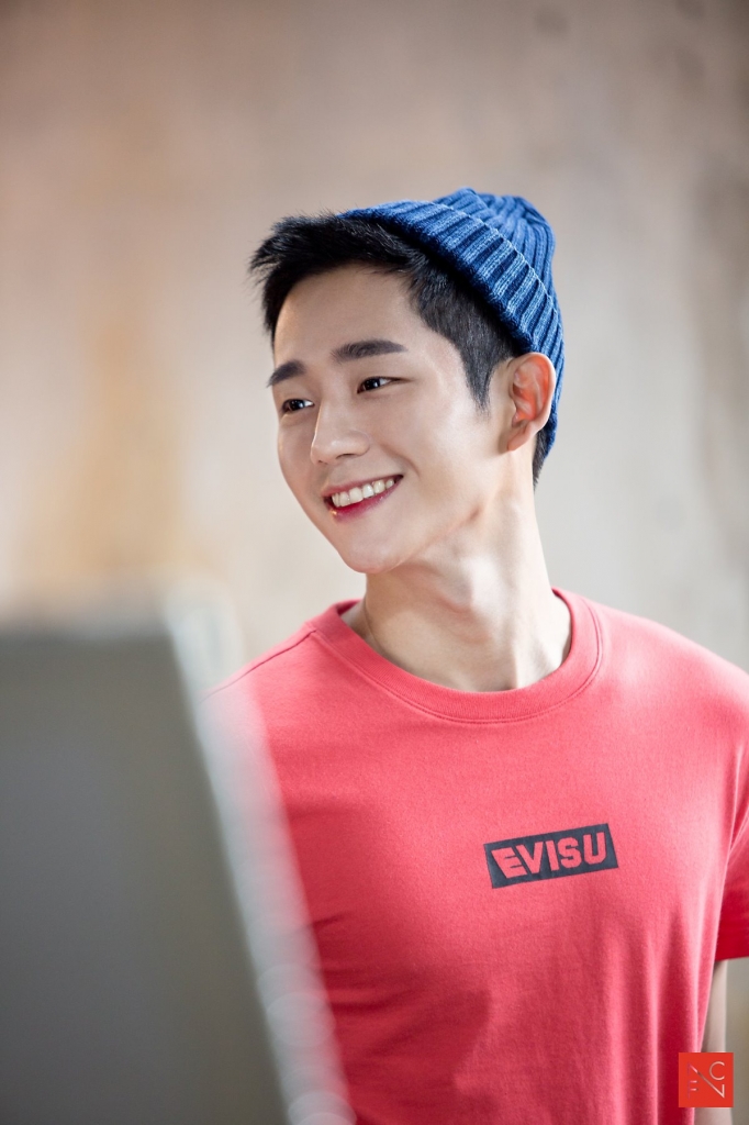 jung hae in hien tuong nhat thoi hay nam than moi se ngu tri