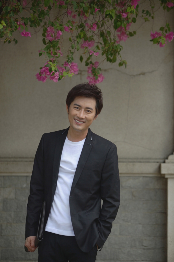 dien vien ca sy khoi tran khong nen coi thuong khan gia truyen hinh nhu thoi gian qua