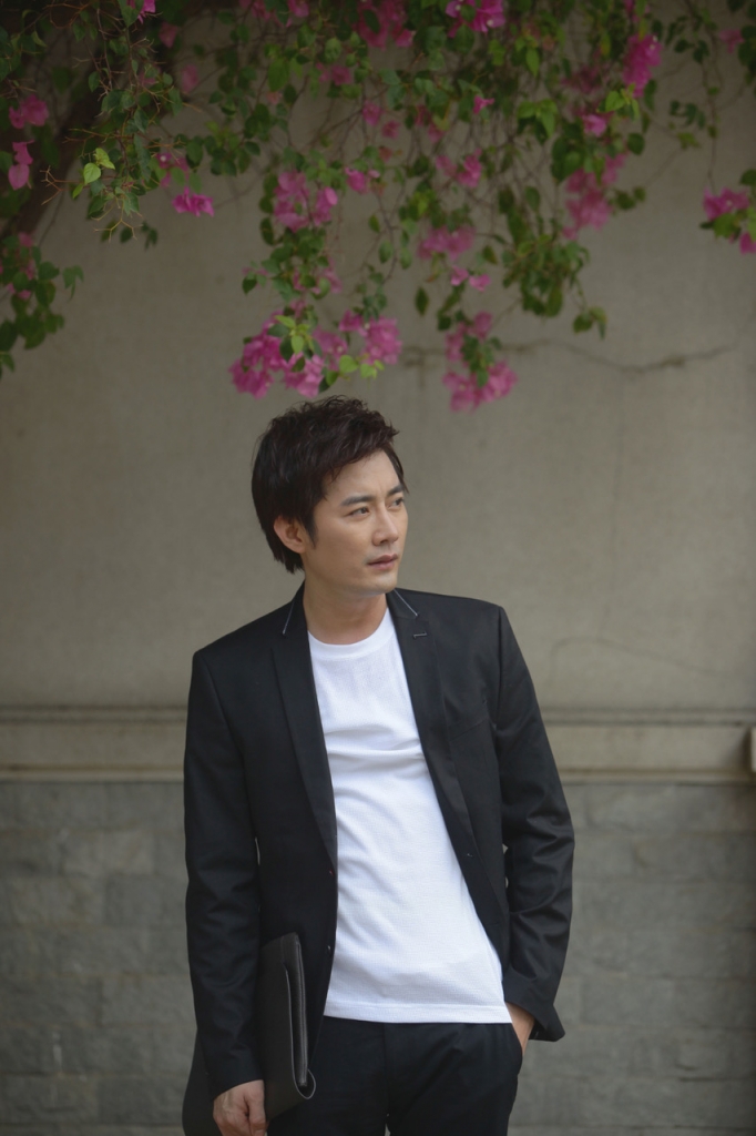 dien vien ca sy khoi tran khong nen coi thuong khan gia truyen hinh nhu thoi gian qua