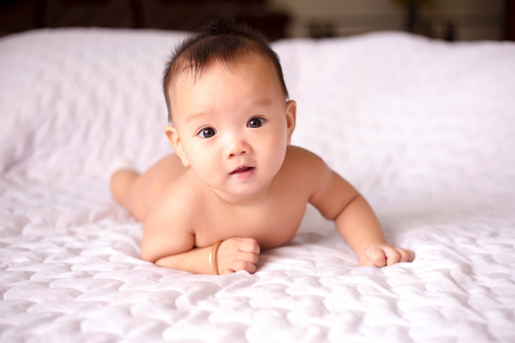 ca si dieu hien hanh phuc khi thuc day voi nu cuoi cua con