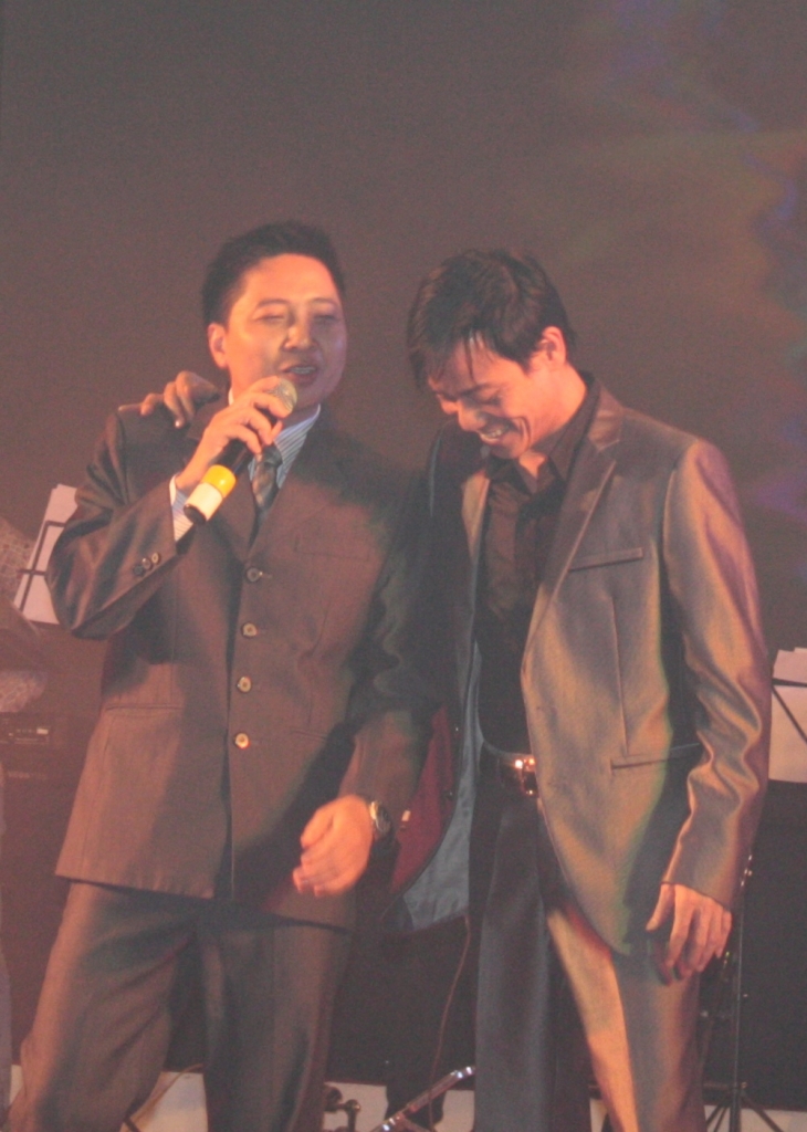 ca si truong khanh o lai voi khan gia lau hay khong chi o chu tinh