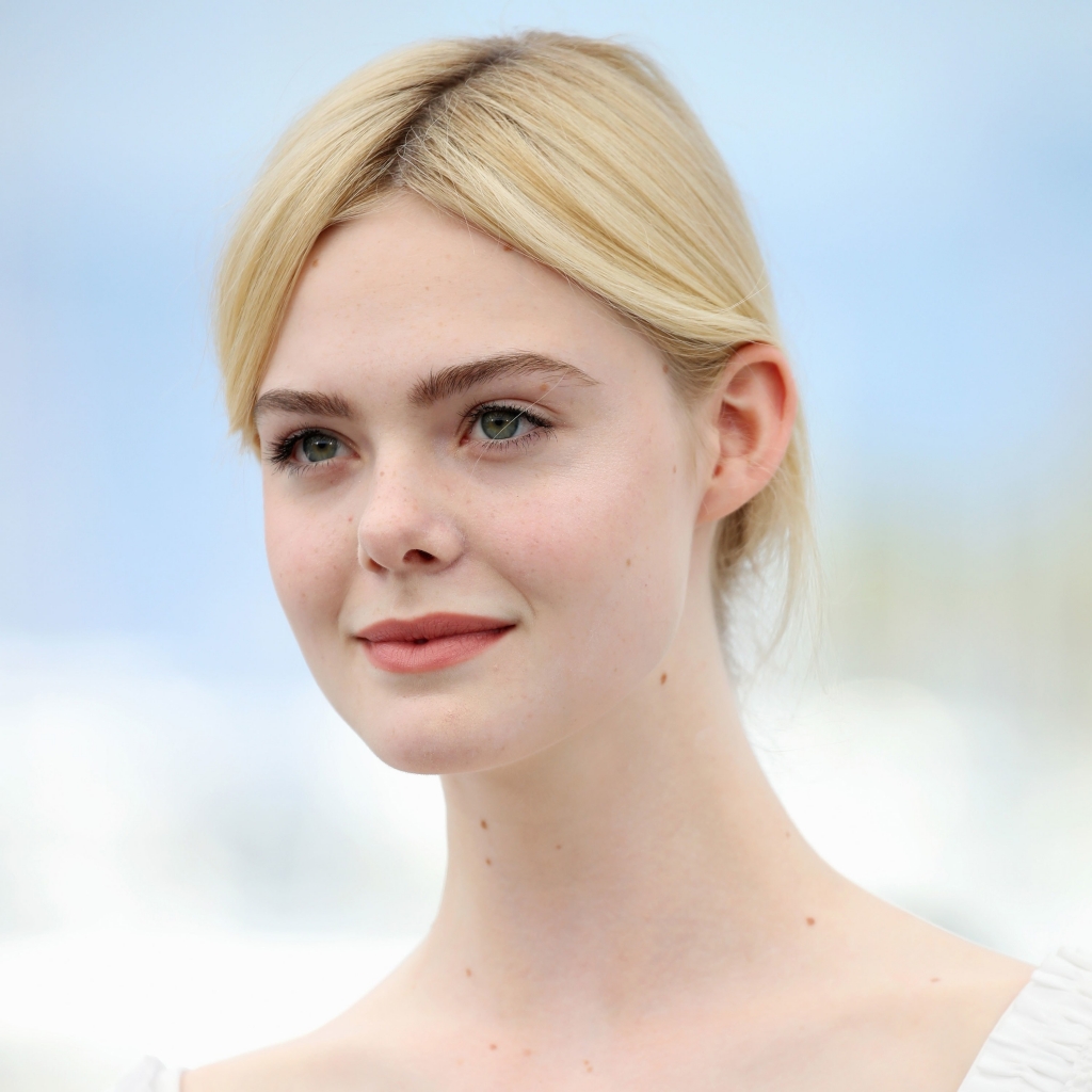 elle fanning toi van dang tim kiem ban than