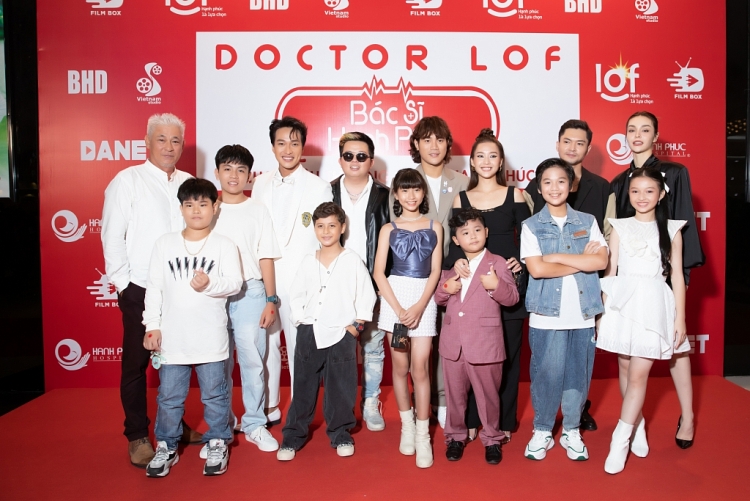 Khả Ngân, Trần Phong cùng dàn sao Việt đổ bộ thảm đỏ 'Doctor Lof - Bác sĩ hạnh phúc'