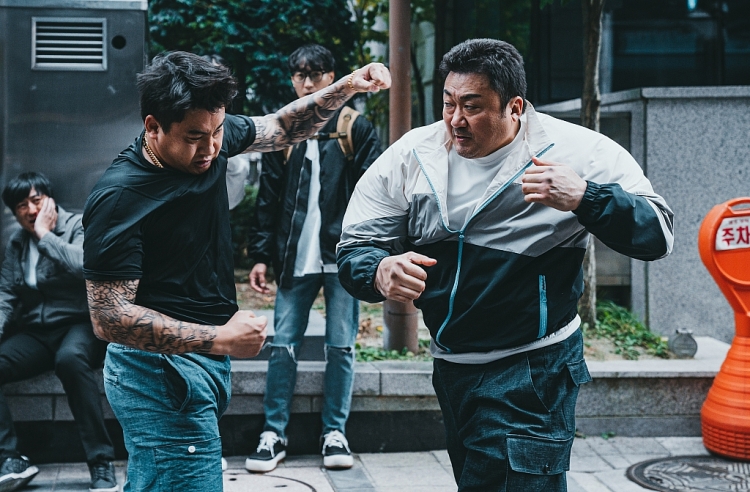 (Review) 'Vây hãm: Không lối thoát': Mãn nhãn với cú đấm thép của quái vật cơ bắp Ma Dong Seok