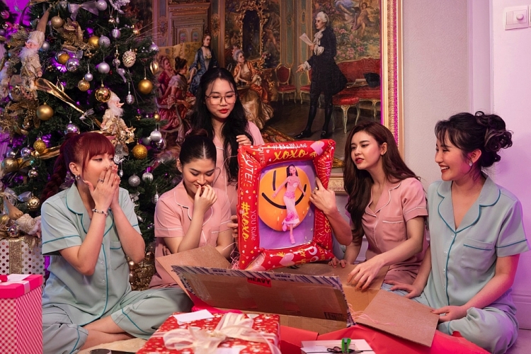 Giáng sinh bất ổn của Ngọc Thanh Tâm và hội chị em tại nhà riêng