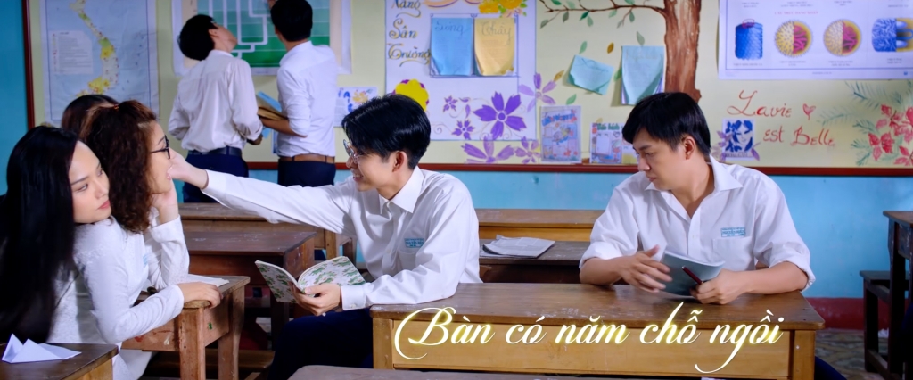 ngo kien huy cuoi nhu dien trong trailer dau tien cua co gai den tu hom qua