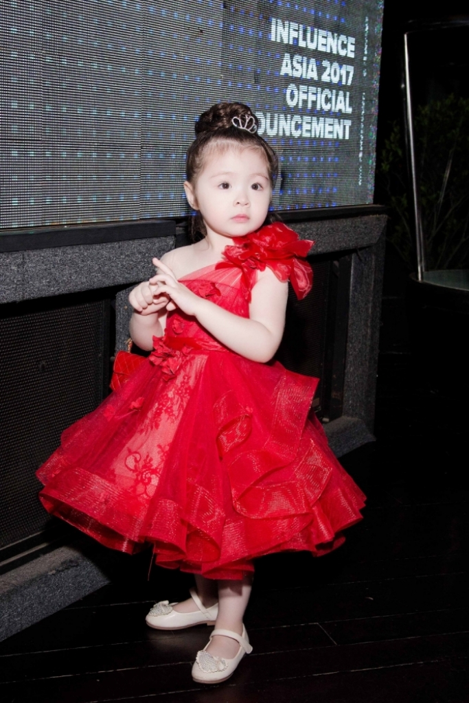 ba me hai con elly tran lot de cu giai thuong quoc te nho cach nuoi day con