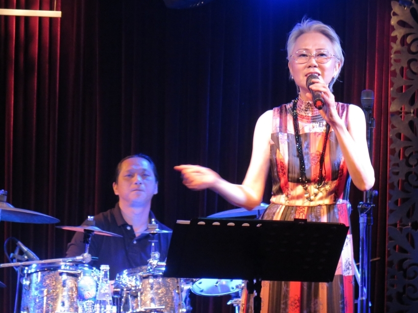 Thái Hiền làm đêm nhạc chia tay khán giả Việt Nam trước khi về Mỹ