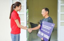 Hoa hậu Phạm Hương bình dị trao tặng nhà tình thương tại quê nhà Hải Phòng