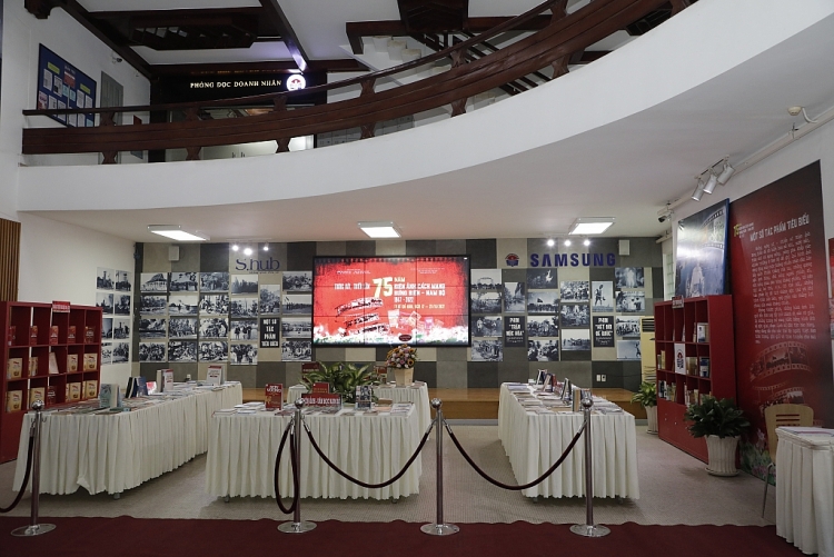 Hơn 140 bức ảnh về điện ảnh Cách mạng Bưng biền - Nam Bộ được triển lãm tại Thư viện Khoa học tổng hợp thành phồ Hồ Chí Minh