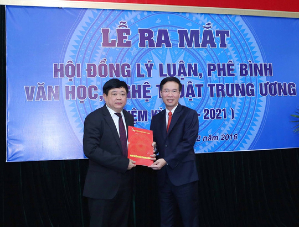 ra mat hoi dong ly luan phe binh van hoc nghe thuat trung uong