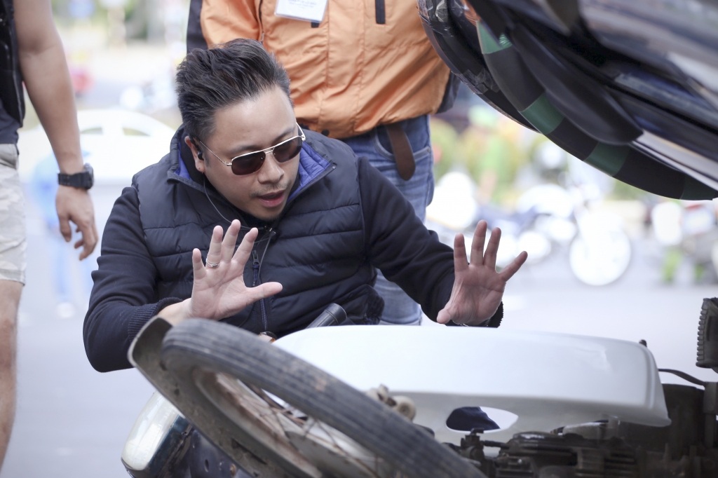 nha phuong tai hop cung victor vu trong phim moi loi bao