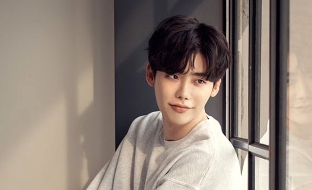 "Tài tử Hàn đẹp nhất mọi thời đại" Lee Jong Suk: Sở hữu ngoại hình cực phẩm cùng dàn bạn gái tin đồn "chất lượng"