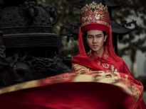 Nguyễn Luân mang quốc phục đậm nét Lạc hồng đến 'Mister Universe Tourism' 2019