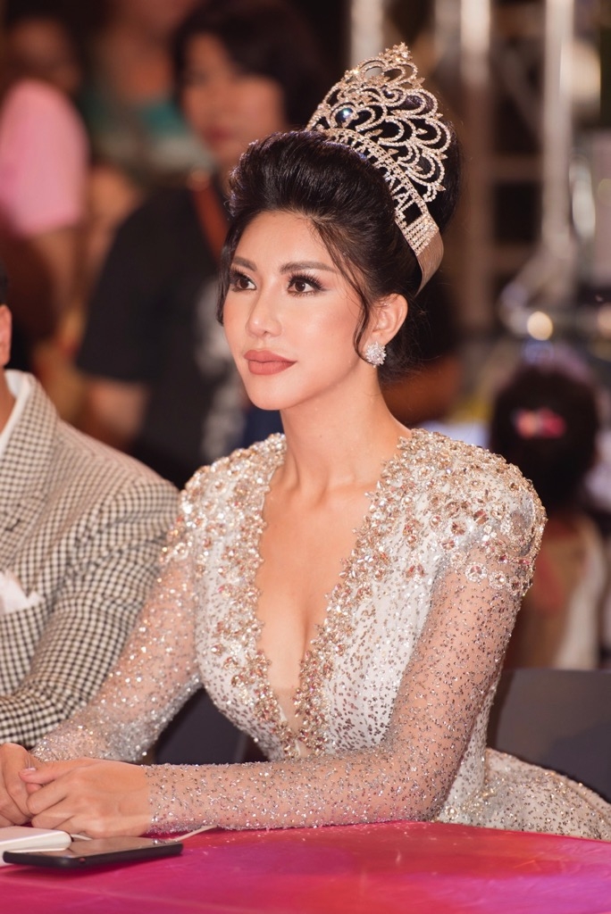 loan vuong lam giam khao cuoc thi mrs elegant thailand 2019