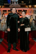 Aaron Toronto và Nhã Uyên: Tết bình an là đủ!