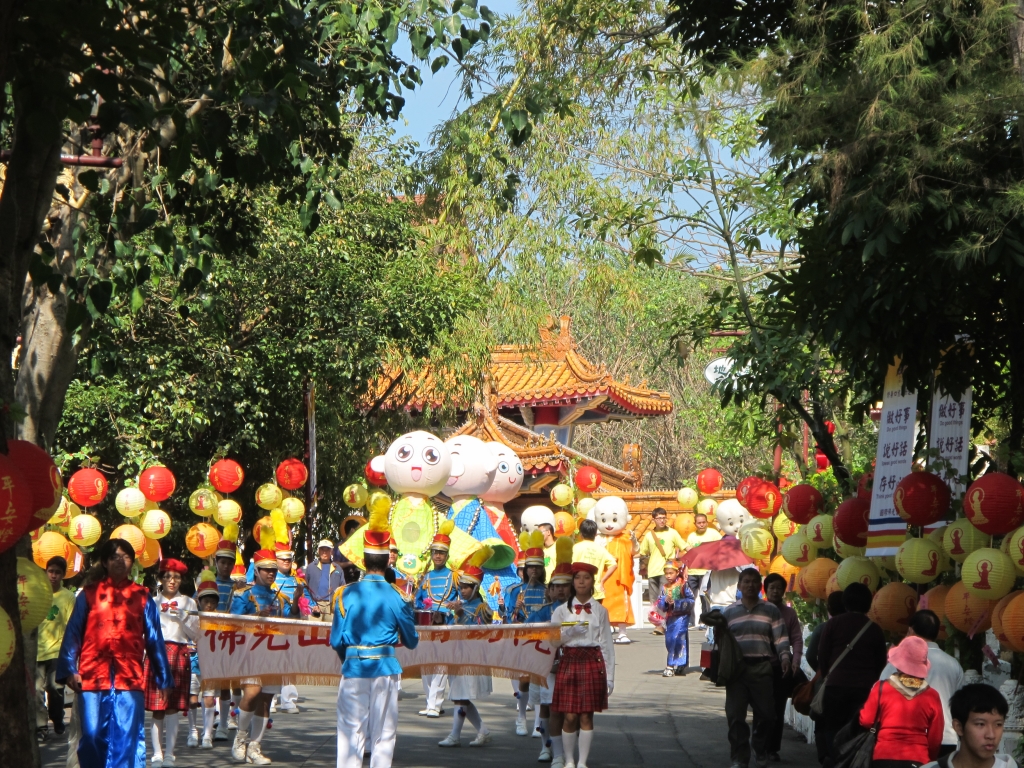 Đám rước Carnival ở Phật Quang Sơn le ruoc carnival o phat quang son