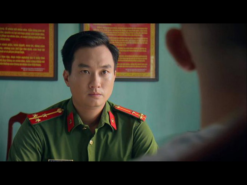 Phạm Anh Tuấn vai Nam công an ở Phố trong làng