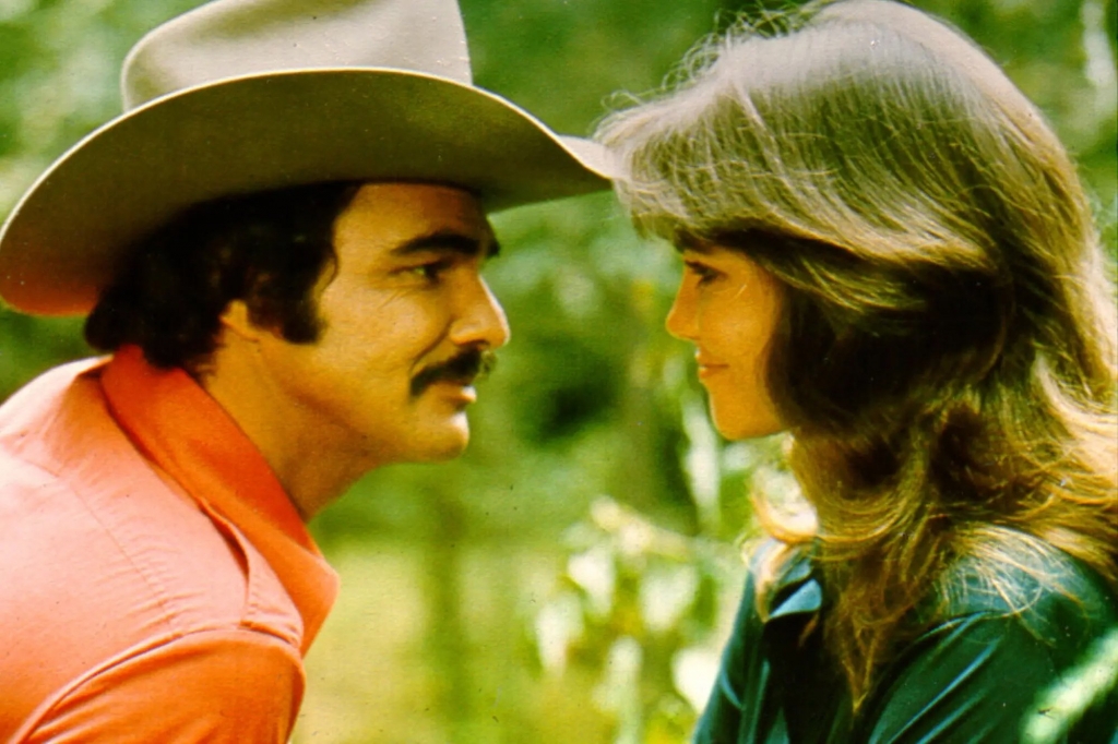 2. Nụ hôn với Burt Reynolds trong Smokey and the Bandit với Sally Field là tệ nhất