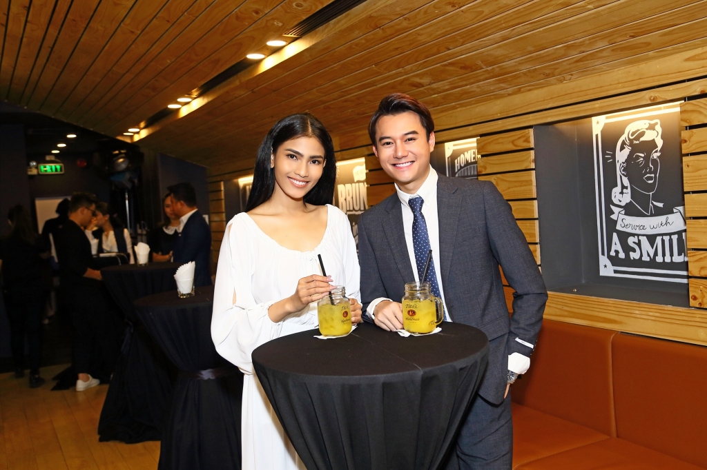 a hau truong thi may khoe suoi toc dai 1m2 tai buoi dong may phim giac mo thu 7