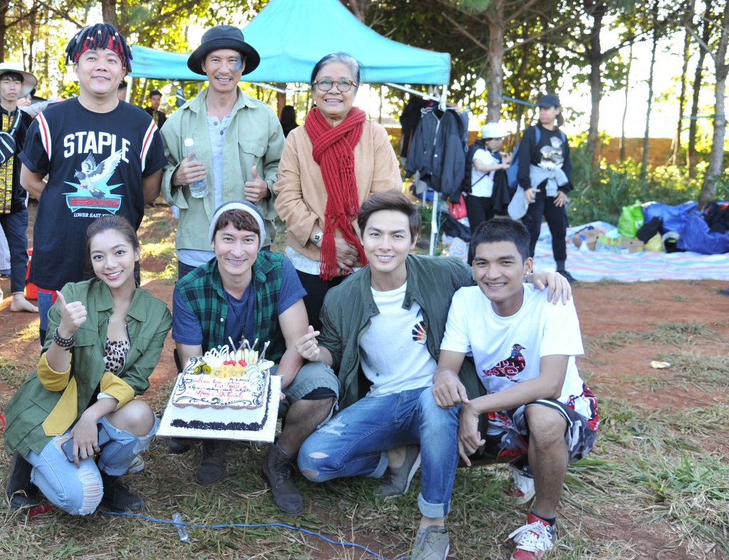 lat mat 4 nha co khach tiep tuc la bom tan doanh thu