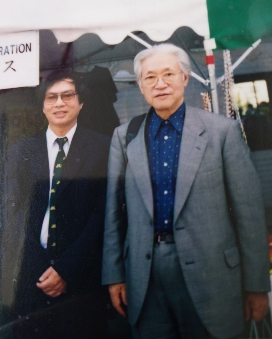 NSND Đặng Nhật Minh và bức ảnh kỷ niệm cùng nhà phê bình điện ảnh Tadao Sato
