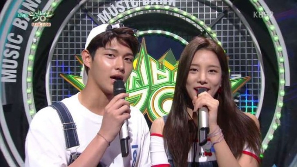 lee seo won bi loai ra khoi music bank va phim about time vi toi tan cong tinh duc