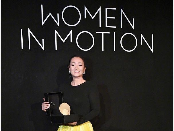 Củng Lợi được trao giải Women in Motion tại LHP Cannes