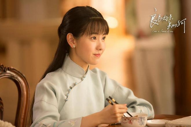 2. Trong phim Cảnh đẹp ngày ấy biết bao giờ, Trần Đô Linh nhận được nhiều lời khen ngợi với vẻ đẹp dịu dàng, kín đáo của thiếu nữ dân quốc