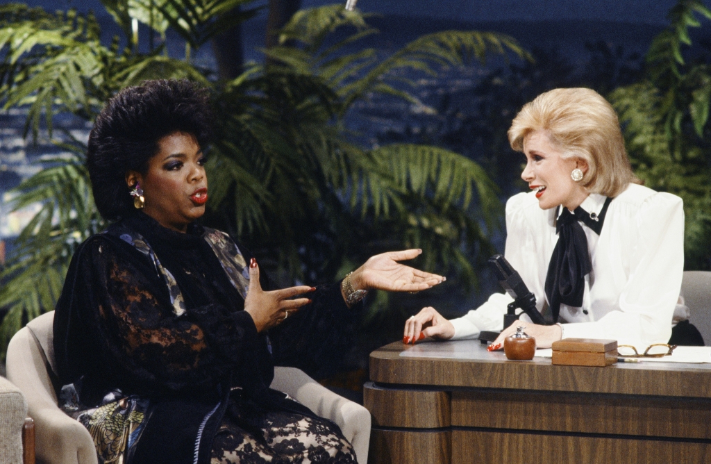 3. Diễn viên Joan Rivers cùng người dẫn chương trình da màu nổi tiếng Oprah Winfrey