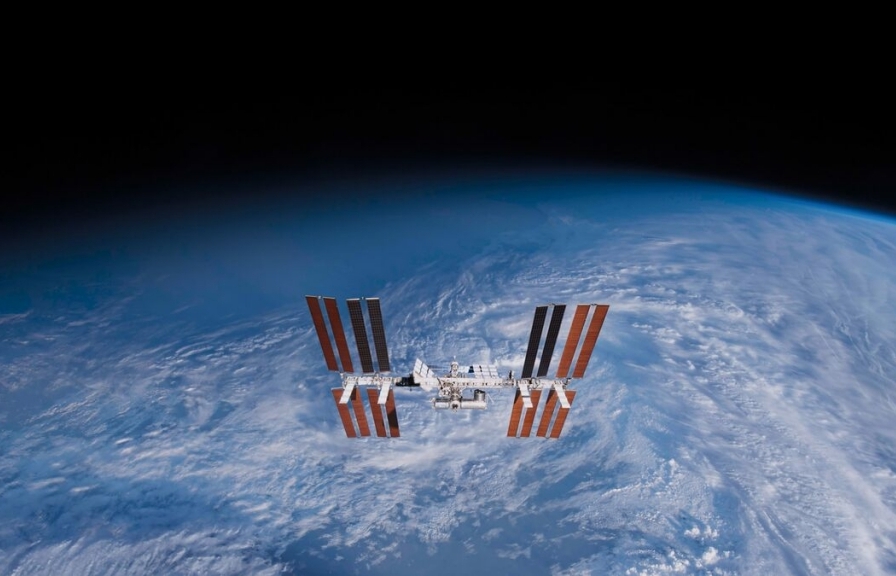 Bắt tay cùng NASA, Hollywood mong chờ những video của du khách tự quay từ không gian