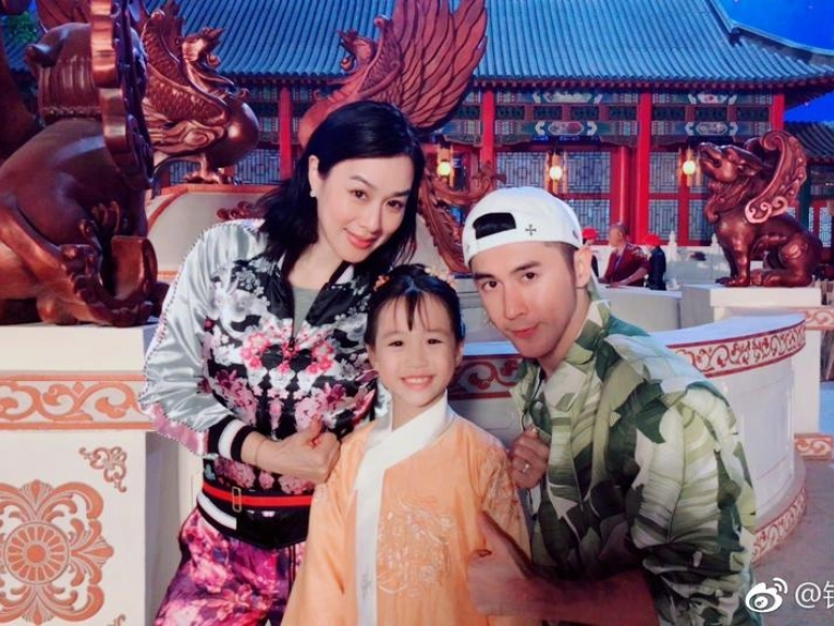 Con gái út của Chung Lệ Đề lần đầu tiên đóng phim