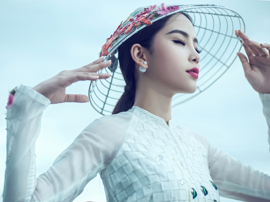 Hoa hậu Nam Em: Sẽ xóa mác “Người đẹp hát, người đẹp đóng phim” trong năm 2017