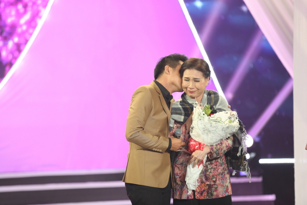 huy luan hat tang me ca khuc trong phim co can nha nam nghe nang mua