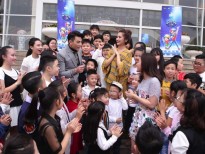 van mai huong bat khoc trong hau truong khi chia tay thi sinh vietnam idol kids