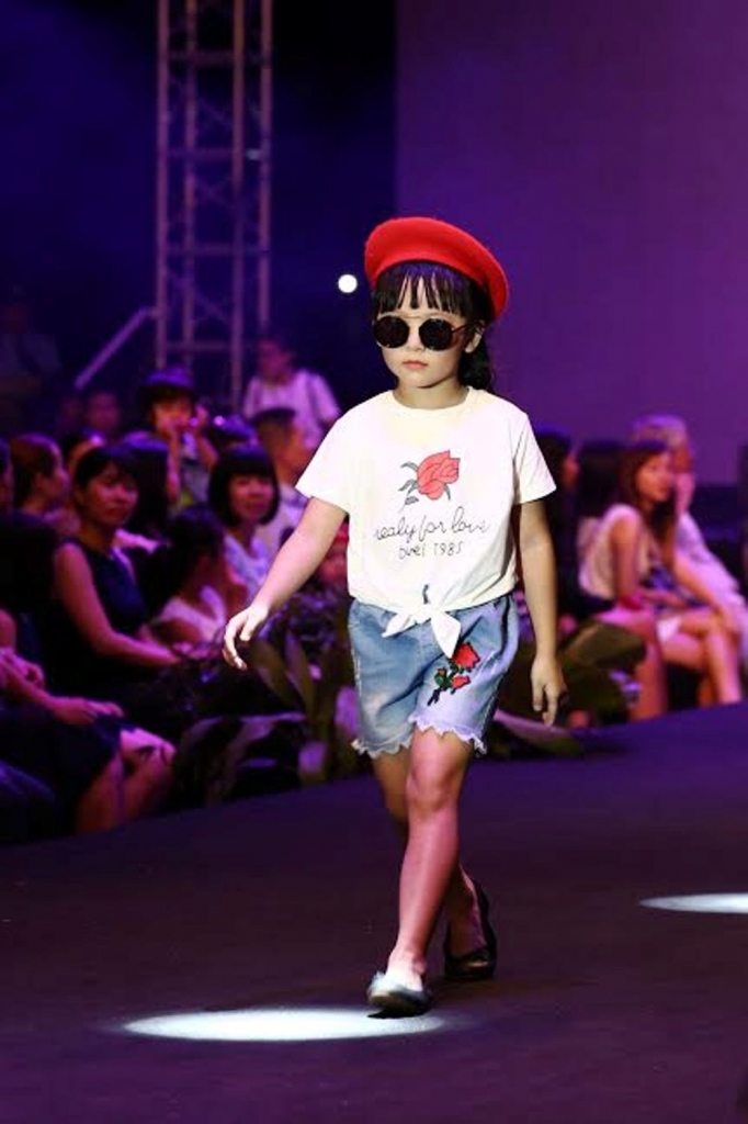 dan me con sao viet do bo tren tham do vietnam junior fashion week 2017