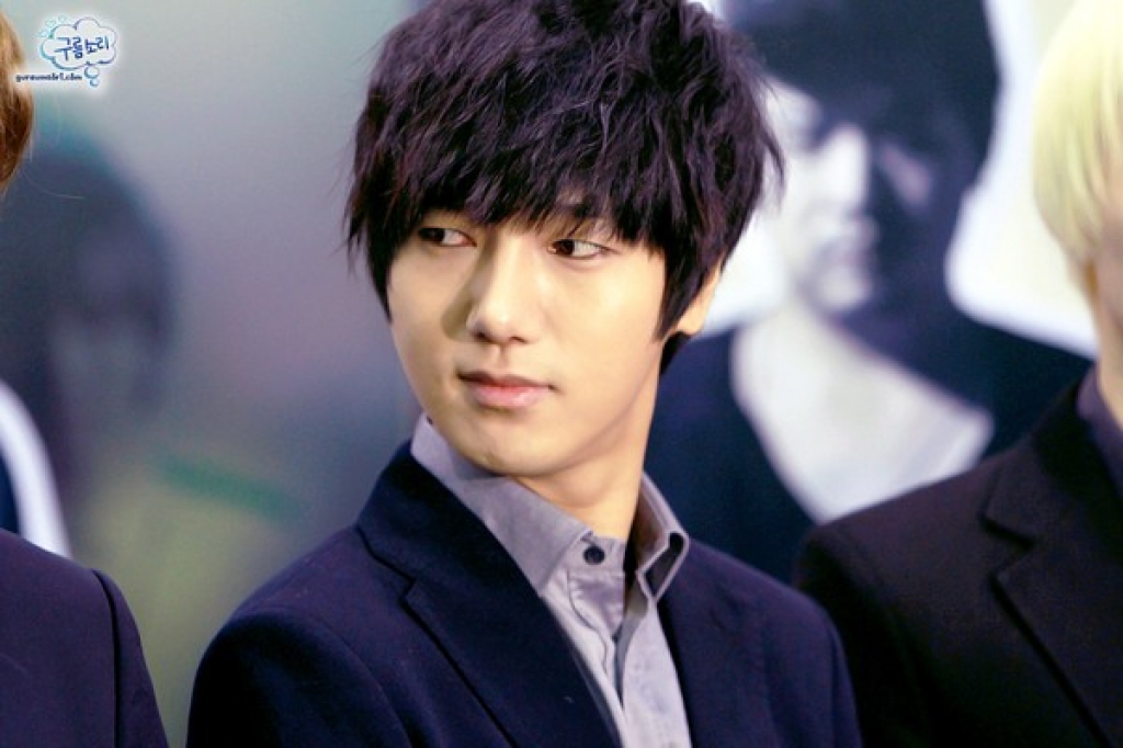 fan viet nuc long doi ngay ca si yesung den viet nam