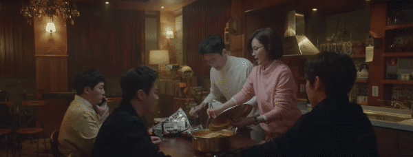 Cặp đôi Song Hwa - Ik Jun chứng minh là friendzone trong tập 2 'Hospital Playlist 2'