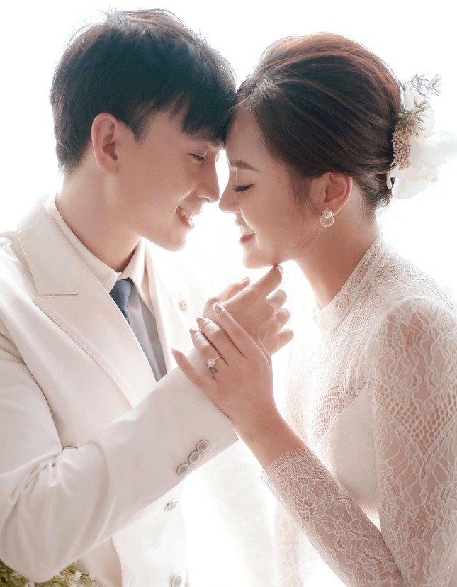 Ảnh cưới của 2 cặp đôi Huy - Thy và Long - Nam trong 'Hương vị tình thân': Ai mới là đỉnh nhất!