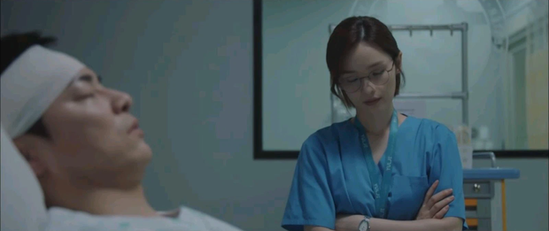 Netizen bấn loạn khi Ik Jun - Song Hwa có nụ hôn ở 'Hospital Playlist' sau bao năm 'đẩy thuyền' mòn mỏi