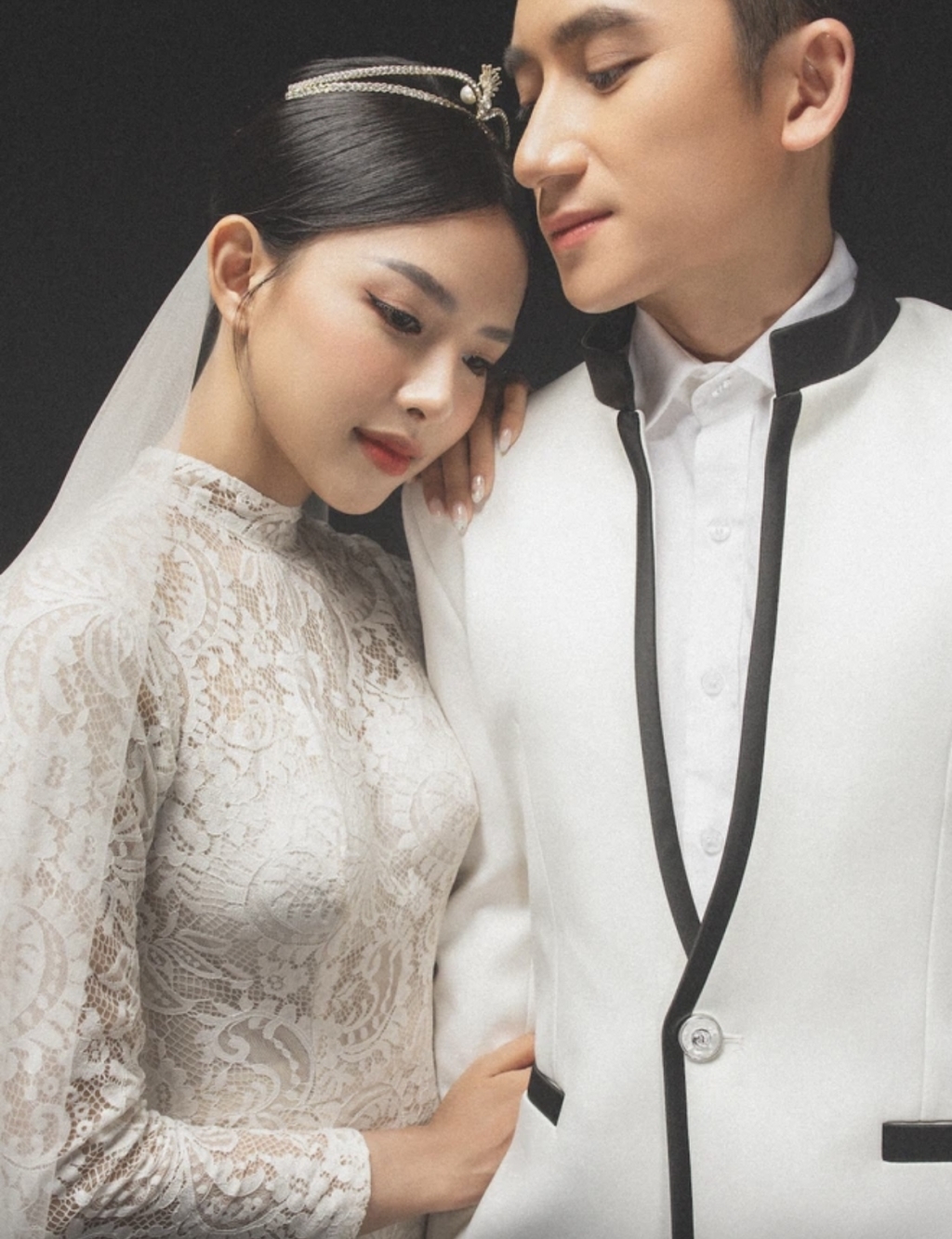 Phạn Mạnh Quỳnh tung trọn bộ ảnh cưới, visual cô dâu chú rể cực đỉnh