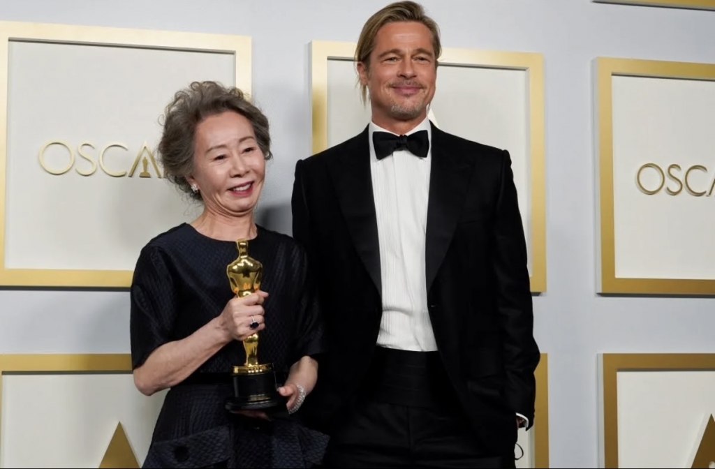 Youn Yuh-Jung đáp trả tinh tế trong lễ trao giải Oscar