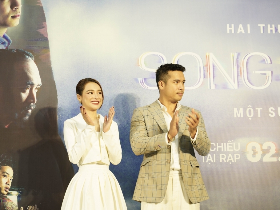 Nhã Phương & Trương Thế Vinh diện đồ ‘ton sur ton'’ cực hợp rơ tại họp báo ra mắt phim ‘Song song’