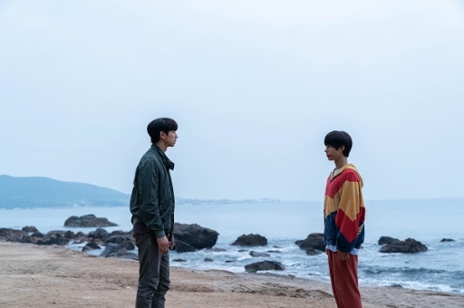 ‘Người nhân bản’: Phim hành động mà cứ tưởng phim đam mỹ, Gong Yoo và Park Bo Gum ‘thả thính’ nhau cực ngọt khiến khán giả xốn xang