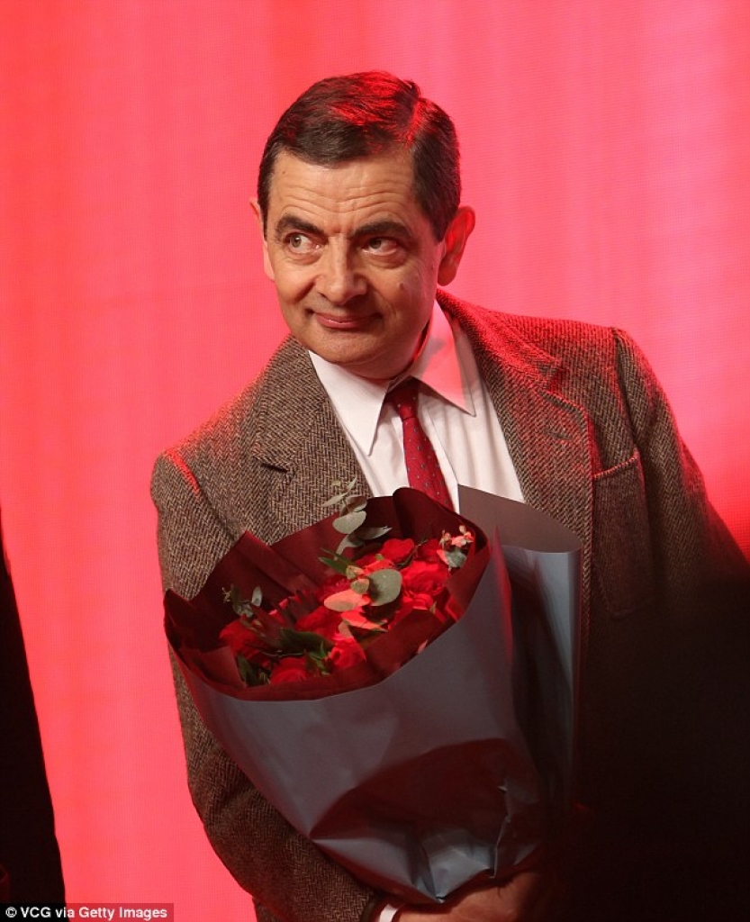 mr bean tuoi tho cua the he 8x 9x da 62 tuoi van cuc nhi nho