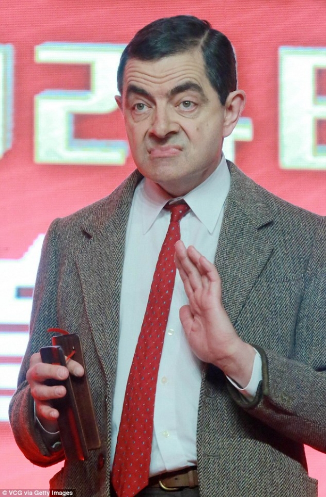 mr bean tuoi tho cua the he 8x 9x da 62 tuoi van cuc nhi nho
