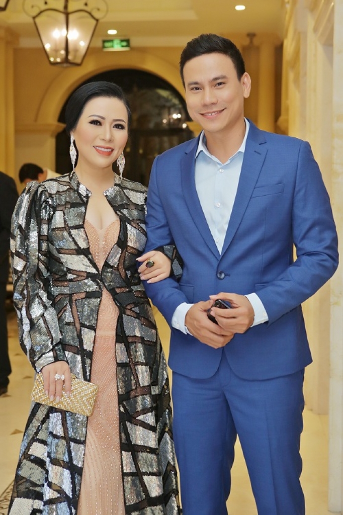 Siêu mẫu Hoàng Phi Kha diện đồ cá tính đi sự kiện sieu mau hoang phi kha dien do ca tinh di su kien